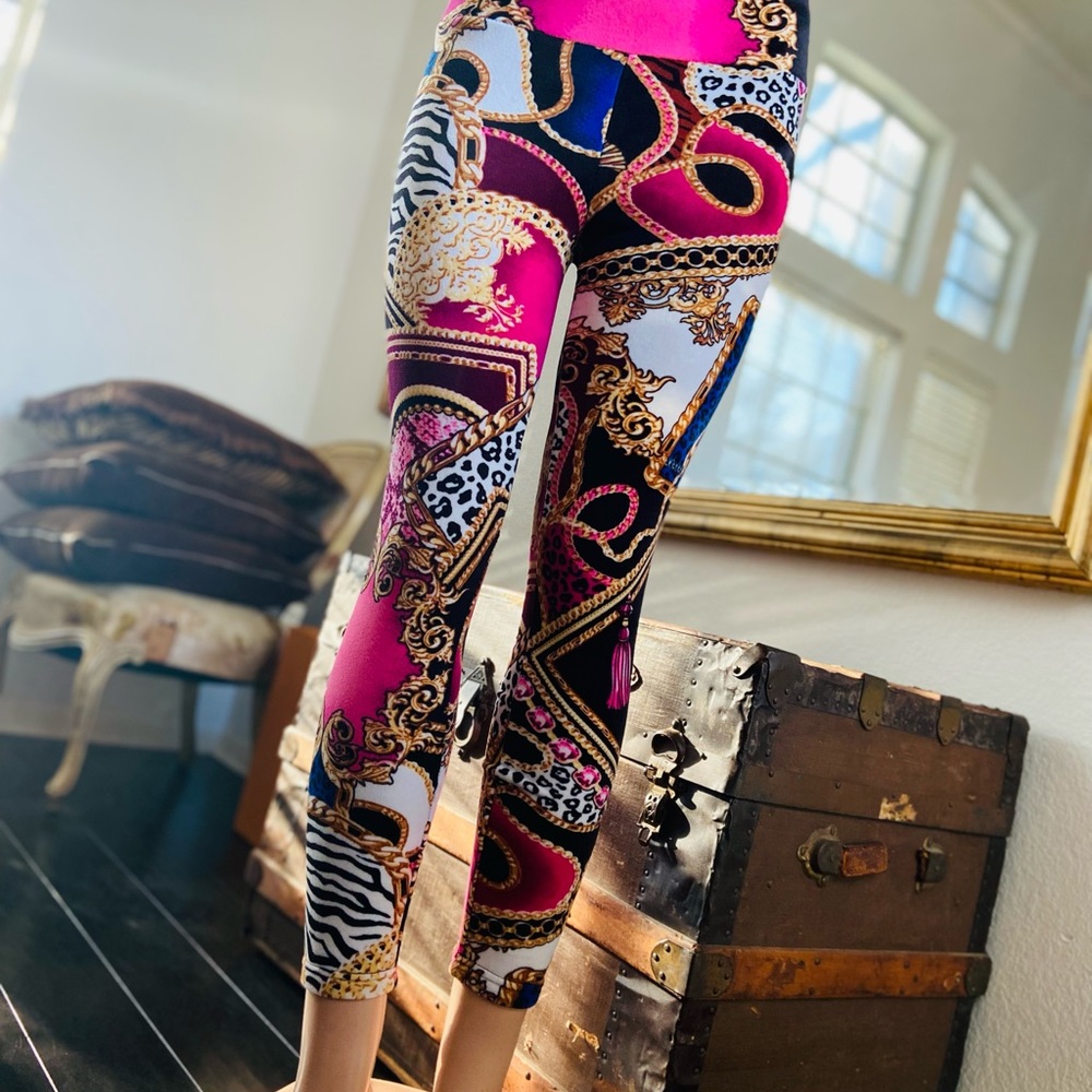 Cutest leggings in ladies small or could fit girls large. Beautiful jeggins.